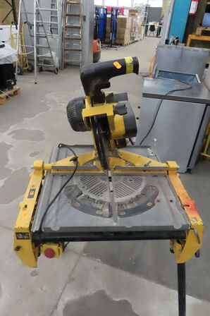 Kap- & geringssav DEWALT DW743