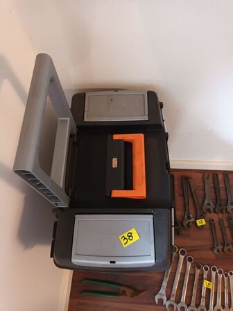 Værktøjsvogn BAHCO og diverse svensknøgler, ring og gaffelnøgler samt oliesuger