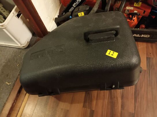 4 stk. Kædesave og 1 stk. kasse GTM