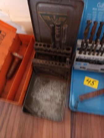 Div. Værktøj bla. Bor, platter og svensknøgler