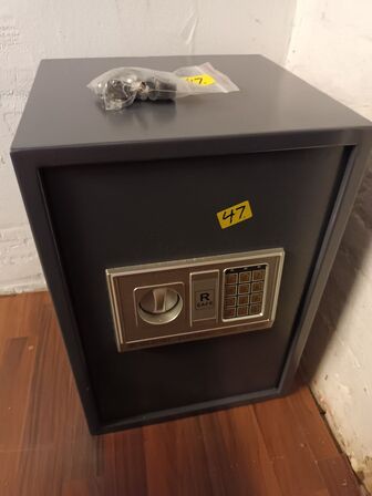 Pengeskab til kode og nøgle