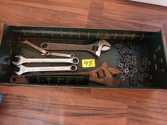 Div. Værktøj bla. Bor, platter og svensknøgler