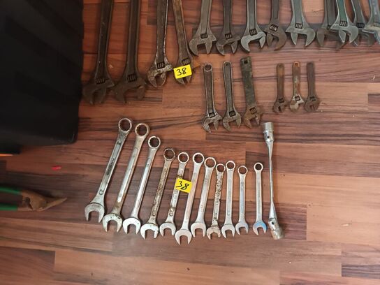 Værktøjsvogn BAHCO og diverse svensknøgler, ring og gaffelnøgler samt oliesuger