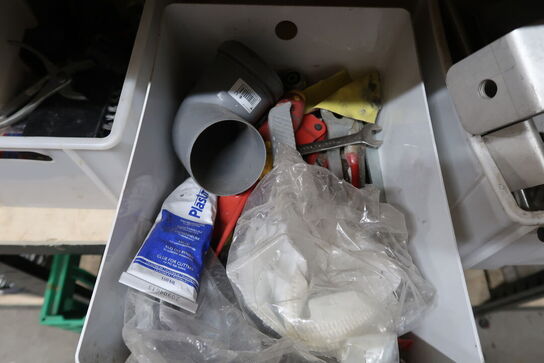 Tøm indhold på reolen