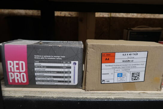 Tøm indhold på reolen