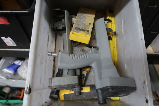 Tøm indhold på reolen