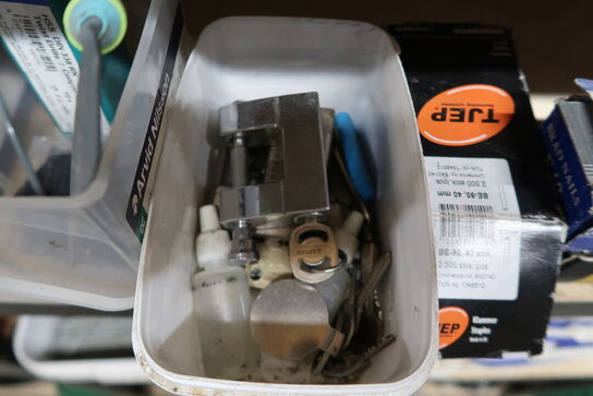 Tøm indhold på reolen