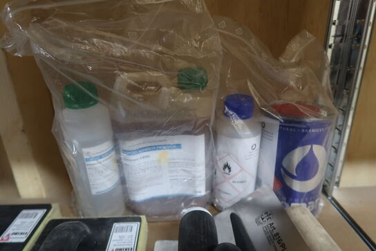 Tøm indhold på reolen