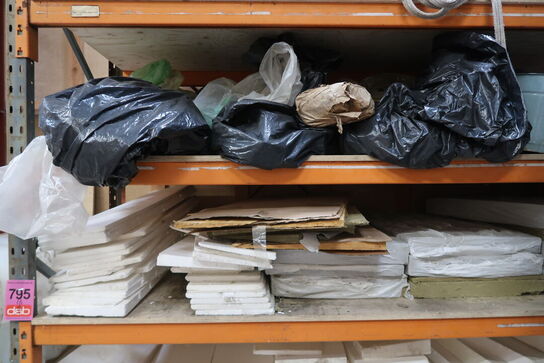 Tøm pallereol for indhold 