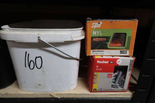 Tøm indhold på reolen