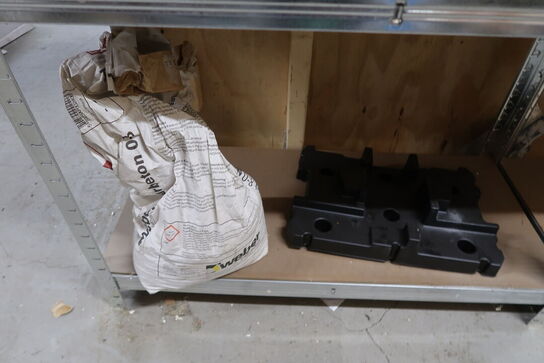 Tøm indhold på reolen