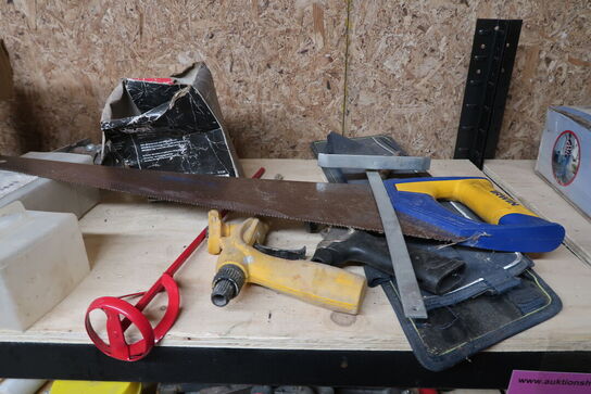 Tøm indhold på reolen