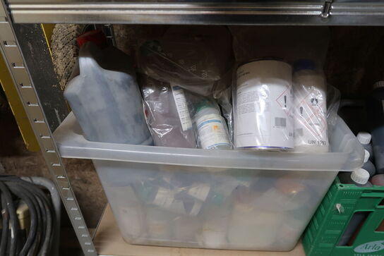 Tøm indhold på reolen