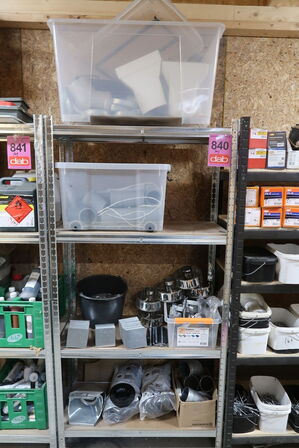 Tøm indhold på reolen