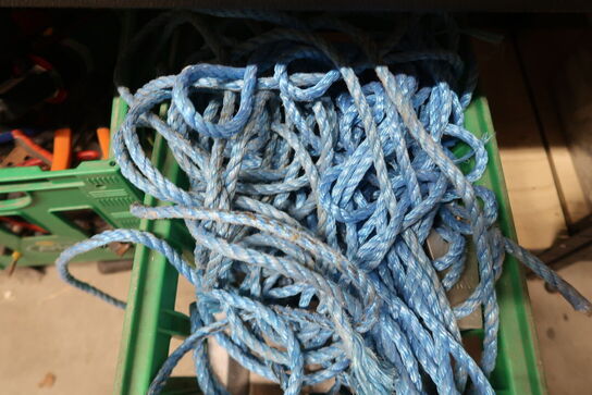 Tøm indhold på reolen