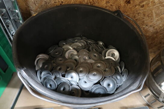 Tøm indhold på reolen