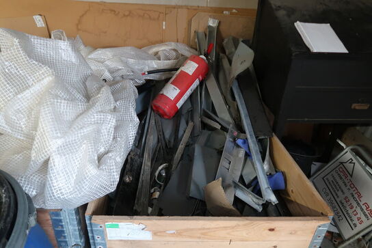 2 paller med indhold 