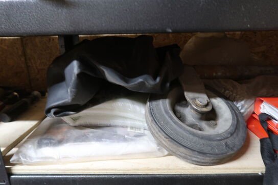 Tøm indhold på reolen