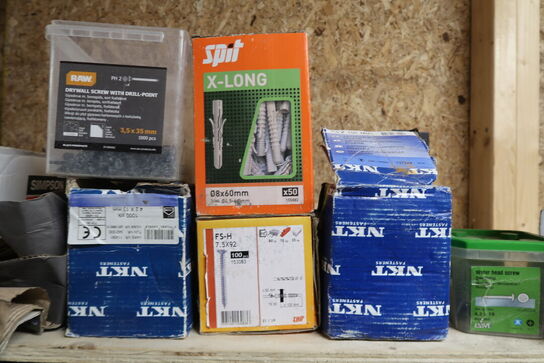 Tøm indhold på reolen