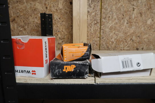 Tøm indhold på reolen