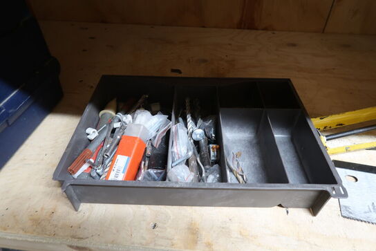 Tøm 3 hylder for indhold 