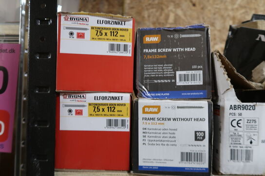 Tøm indhold på reolen