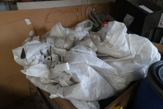 2 paller med indhold 