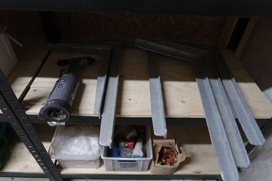 Tøm indhold på reolen