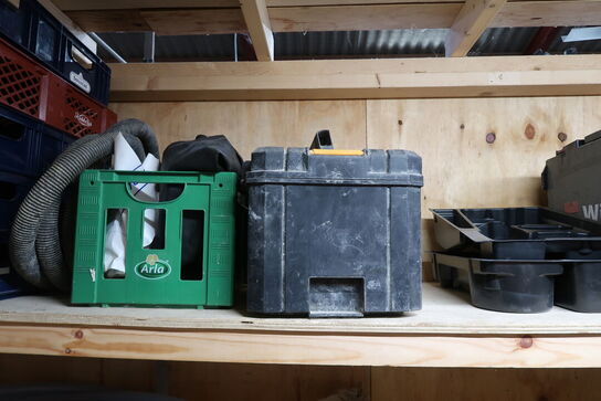 Tøm 3 hylder for indhold 