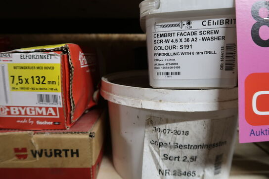 Tøm indhold på reolen