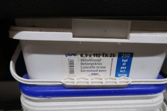 Tøm indhold på reolen