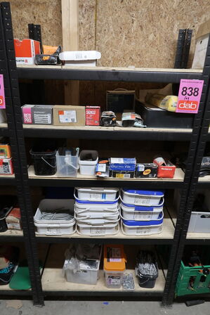 Tøm indhold på reolen