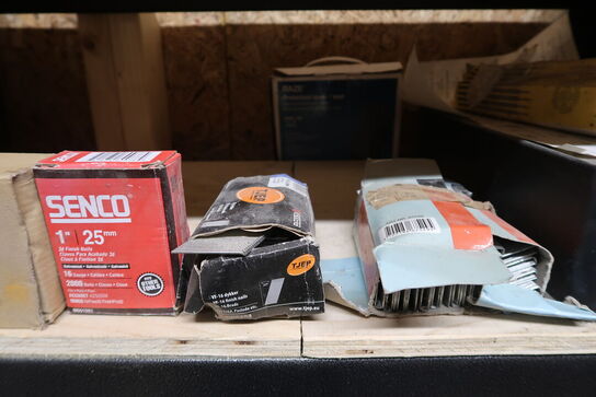 Tøm indhold på reolen