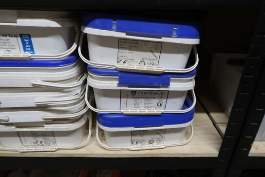 Tøm indhold på reolen