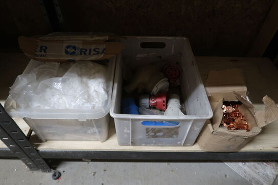 Tøm indhold på reolen