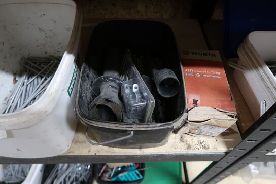 Tøm indhold på reolen