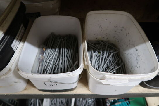 Tøm indhold på reolen