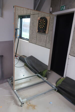 Div. kontorstole, skrivebord, reol, sækkevogn STANLEY m.m.