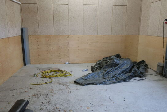 Div. paller, kontorstol, ildslukkere m.m.