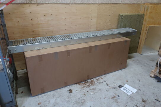 Div. paller, afspærringsstolper, pallebur m.m.