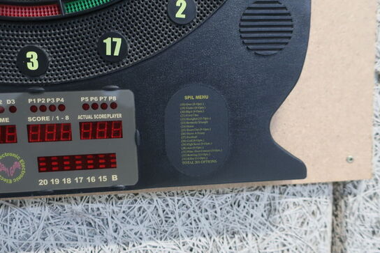 Elektronisk dartskive med dartpile