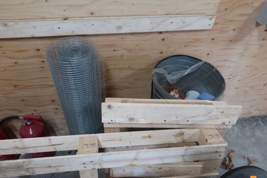 Div. paller, kontorstol, ildslukkere m.m.