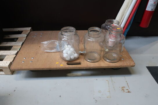 Møbelbund samt karafler