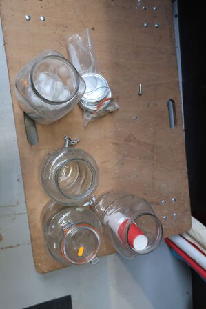 Møbelbund samt karafler