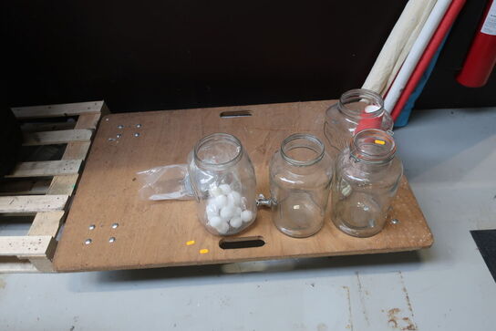 Møbelbund samt karafler