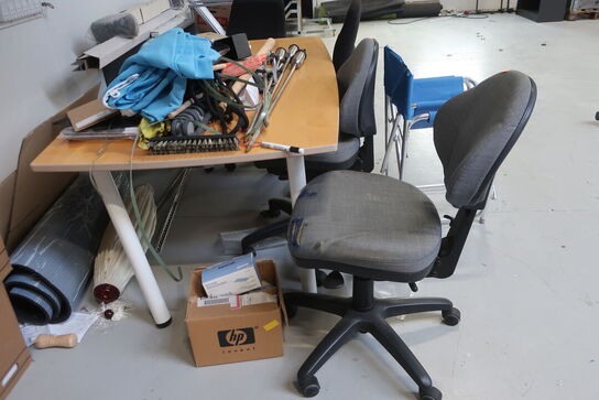 Div. kontorstole, skrivebord, reol, sækkevogn STANLEY m.m.