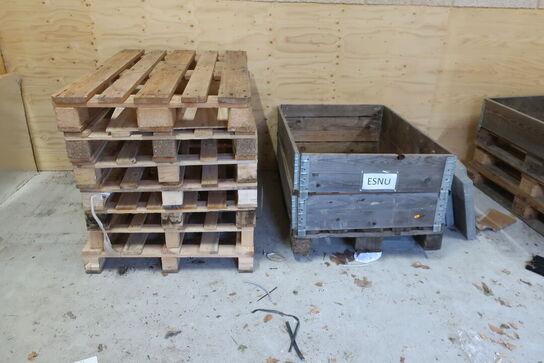 Div. paller, afspærringsstolper, pallebur m.m.