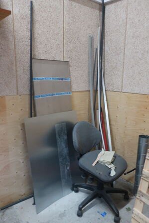 Div. paller, kontorstol, ildslukkere m.m.