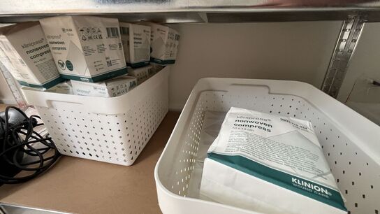 Medicinsk udstyr , Nitrilhandsker, Sprøjter u. kanyler m.m.