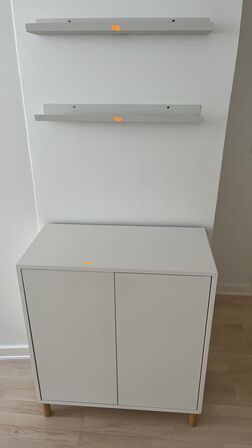 Skab  excl. Indhold  + 2 Metal hylder